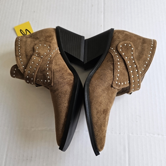 Seven7 Dallas ankle boots size 6 faux suede stud detail buckle western NWT - Picture 7 of 15